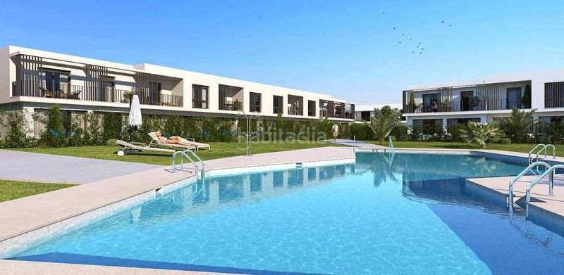 Foto e36ae18e-ff6a-4536-b7c9-b77e28b121b6. Casa adossada amb calefacció aparcament piscina a Sotogrande