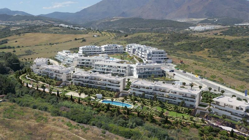 Foto 5e8a9c40-fe4f-4a74-a9c4-cd7fdaacb392. Apartament amb calefacció aparcament piscina a Buenas Noches Estepona