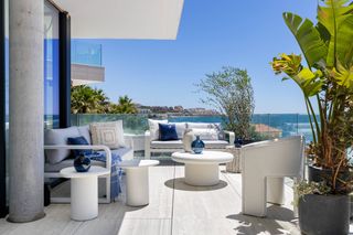 Apartamento  Urbanizacion bahia azul. Lujoso apartamento en primera línea de playa con vistas al mar e