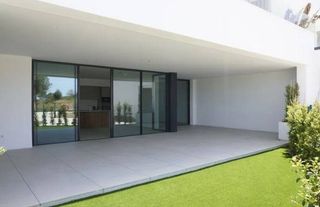 Planta baixa a Cabopino - Artola. Exclusivo apartamento de lujo en planta baja con jardín privado