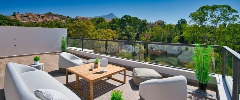 Foto 591048eb-aaf3-4660-9818-4845a703c775. Àtic amb calefacció aparcament piscina a Los Naranjos Marbella