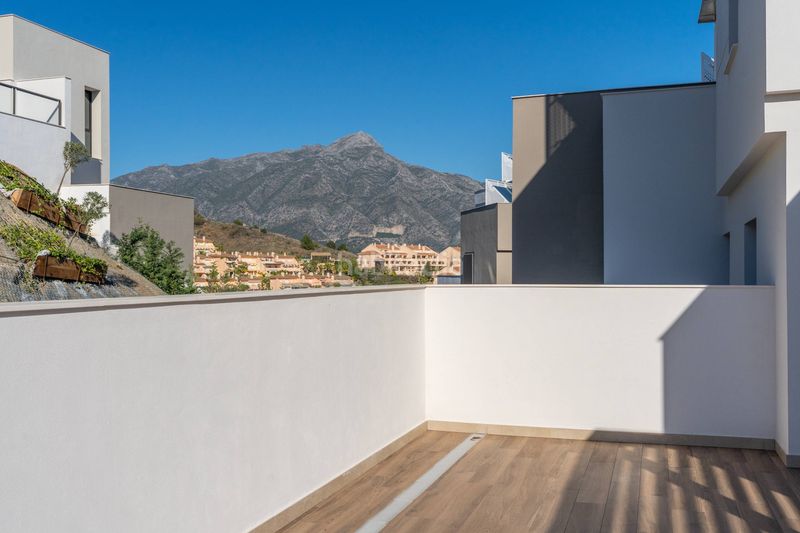 Foto 680b75c4-4079-4690-9687-e11be3be962f. Àtic amb calefacció aparcament piscina a Los Naranjos Marbella