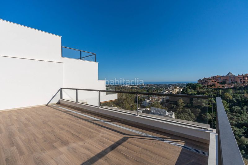 Foto a9e41c00-978a-4d44-a269-0c59c5522767. Àtic amb calefacció aparcament piscina a Los Naranjos Marbella