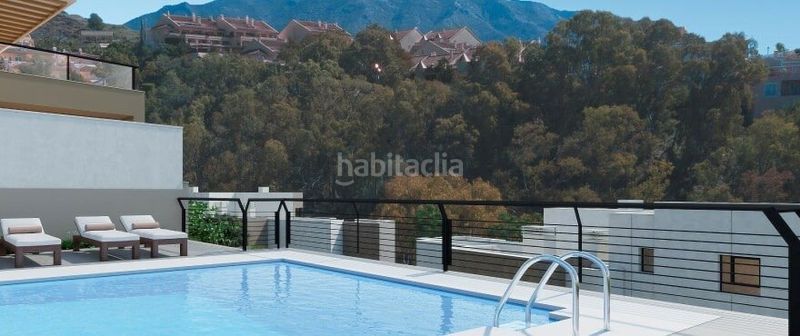 Foto b8e30106-a464-424a-b753-ee9204541c09. Àtic amb calefacció aparcament piscina a Los Naranjos Marbella