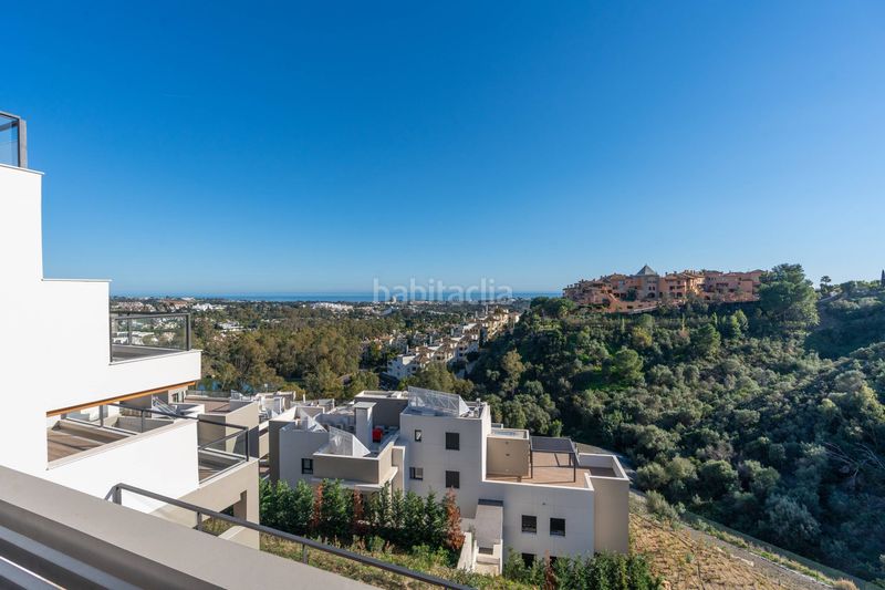 Foto e965b631-3b39-4781-987c-a4a1f6e010d1. Àtic amb calefacció aparcament piscina a Los Naranjos Marbella