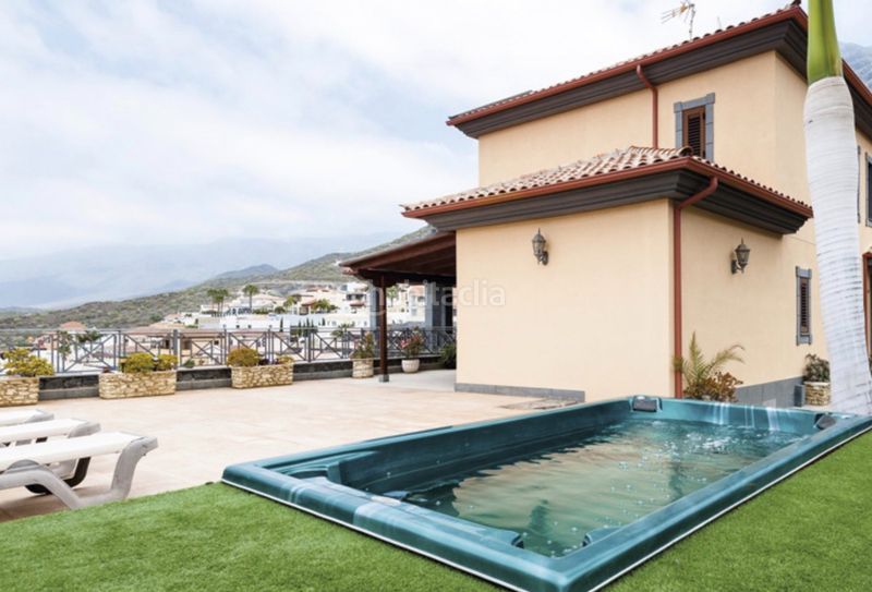 Foto f3475f95-5105-46e7-8856-99c51cce3d32. Casa amb calefacció aparcament piscina terrassa a Adeje