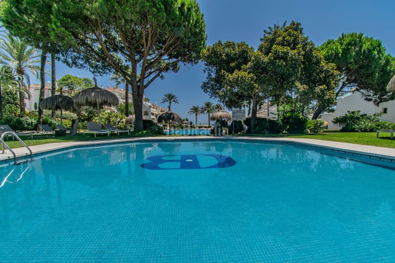 Foto 8f0a6def-7800-40af-a69d-4904fc415f95. Casa adossada amb calefacció aparcament piscina a Marbella