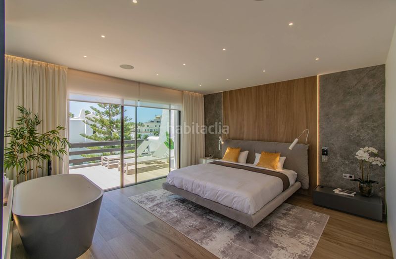 Foto 975e0650-6a93-446d-98b1-6fb43b990fab. Casa adossada amb calefacció aparcament piscina a Marbella