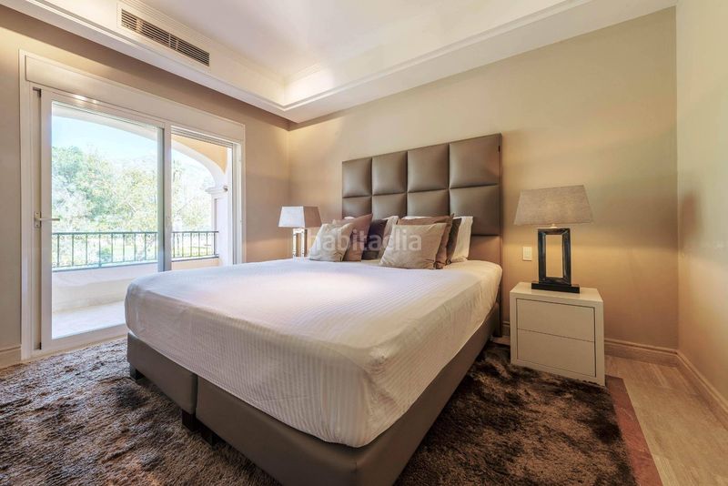 Foto 4523f389-fed6-4e9f-92c0-2dbc5b12cd10. Apartament amb calefacció aparcament piscina a Sierra Blanca Marbella