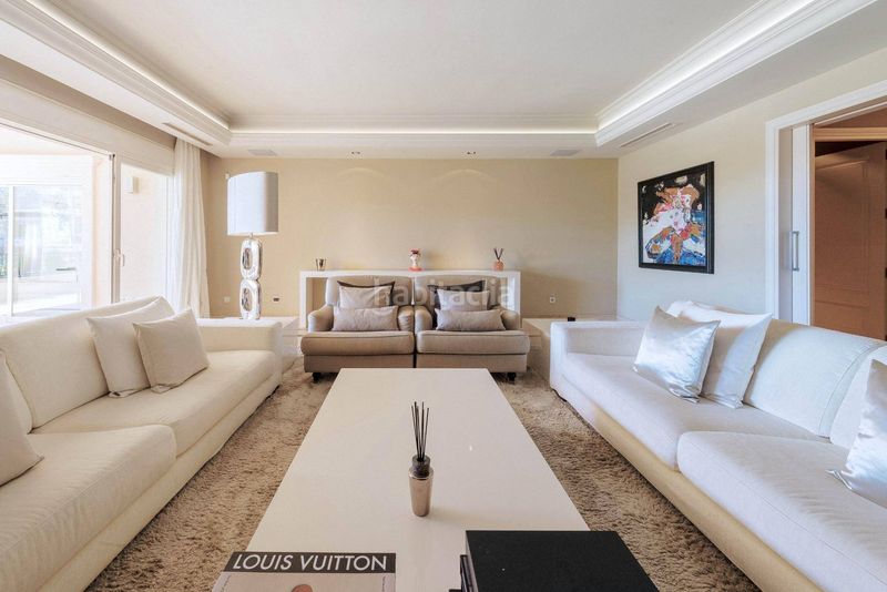 Foto f4e16b6c-8fd0-4ec5-94b7-148d6591df5f. Apartament amb calefacció aparcament piscina a Sierra Blanca Marbella