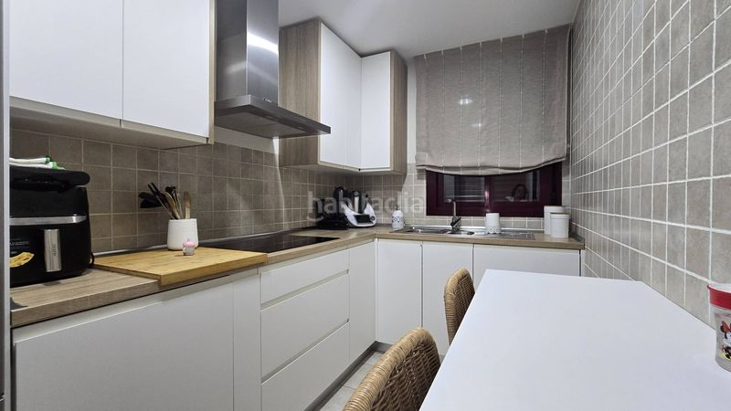 Foto 4bbeb319-d2bd-4eb1-8181-21310e5efb54. Apartament amb aparcament piscina a El Castillo Manilva