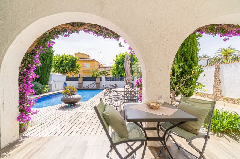 Foto 06bd171c-5f7e-4a8a-9c87-c77d1e0d9e36. Casa amb piscina a Peni Empuriabrava