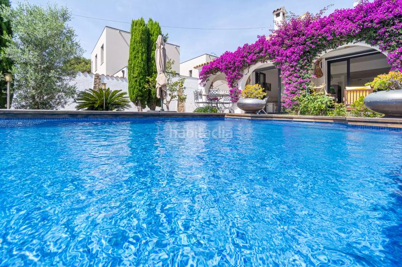 Foto 939937a6-b41a-4ec8-8725-d70a331b4e13. Casa amb piscina a Peni Empuriabrava
