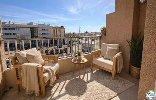 Pis a Carrer fages de climent 1. Acogedor apartamento en el centro de empuriabrava