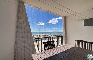 Flat in Sector delta muga 8. Apartamento reformado con vista al mar en primera l�nea de playa