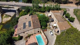 Haus in Garrig�s. Conjunto patrimonial rural con 7 viviendas a orillas del r�o flu