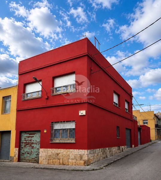 Foto 88ba2230-485e-4465-aa1f-f4bb66d46b35. Casa adossada a Parc Bosc-Castell Figueres