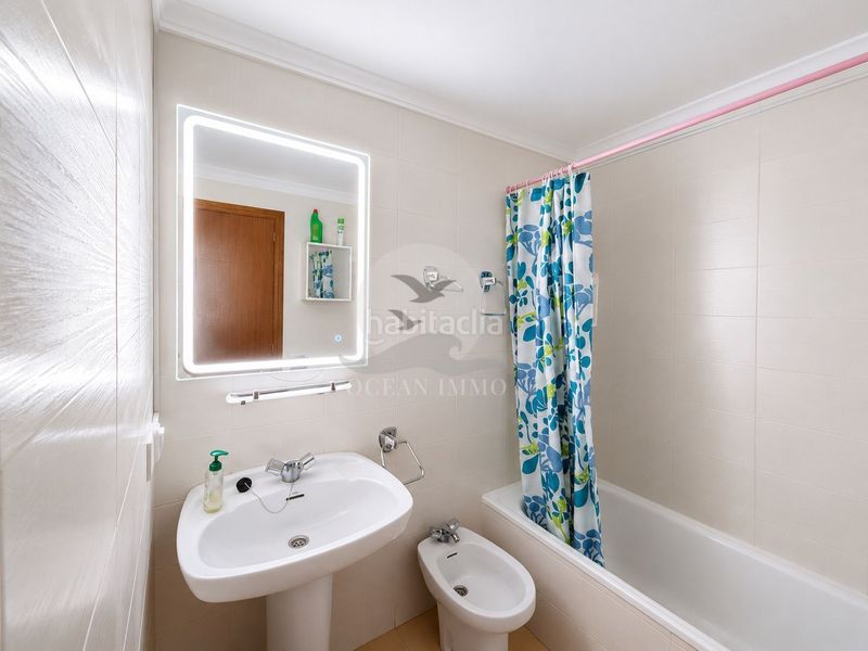 Foto 8b29a0ed-ce3f-41a9-9006-016aebc35599. Pis a Centre Roses