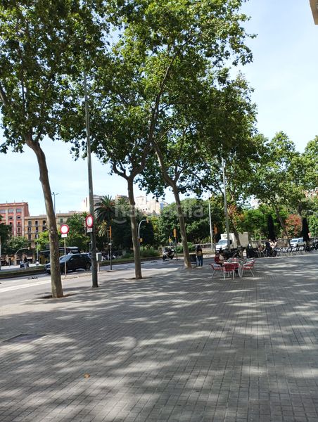 Foto a251de89-16e6-4cc0-b43b-fbc53eaaab84. Aparcament cotxe a Dreta de l´Eixample Barcelona