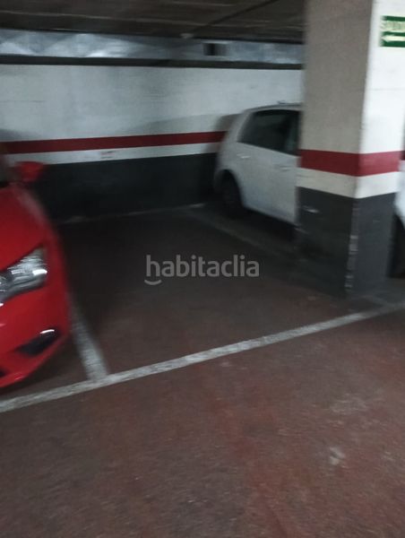 Foto c6b7c8a3-b685-47ba-a7a0-204e37134942. Aparcament cotxe a Dreta de l´Eixample Barcelona