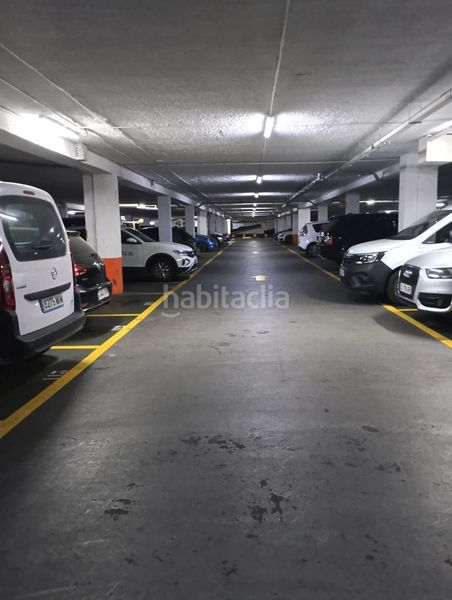 Foto d3b81044-a234-428a-b53d-c083e158b63e. Aparcament cotxe a La Nova Esquerra de l´Eixample Barcelona