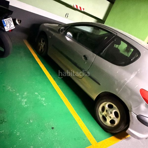 Foto c0b13c35-eacc-4979-9310-c0ccb66232f7. Aparcament cotxe a Sagrada Família Barcelona