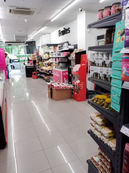 Foto 2faf9888-e9d1-453d-815f-5e23226ac067. Traspaso local comercial traspaso de supermercado en pleno funcionamiento en Sabadell