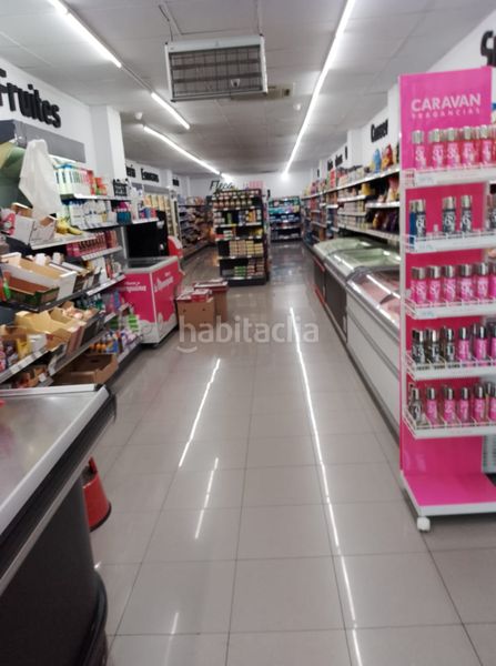 Foto 7ee32ff7-ca20-40ef-a8f8-138d7c13a9af. Traspaso local comercial traspaso de supermercado en pleno funcionamiento en Sabadell