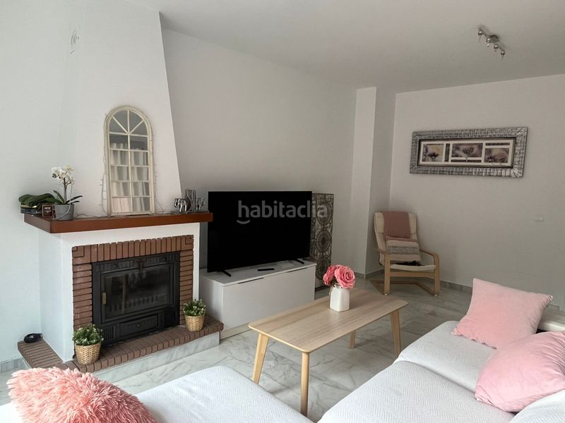 Foto 20cdd8ef-dcee-4ad0-93ff-6e3e12497f27. Casa adossada amb aparcament piscina a Viña Málaga Torre del Mar