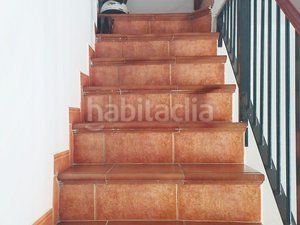 Foto f394f566-b6ad-4eeb-821d-9530e0060bf5. Casa adossada a Periana