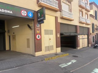 Aparcament cotxe  Calle de arroyo hondo. Aparcamiento en pleno centro