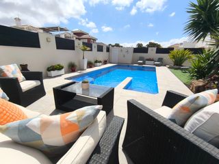 Chalet in Mar Menor golf. Lista para entrar a vivir, con piscina privada, amplios espacios