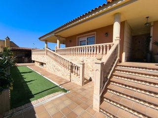 Chalet in La Unión. Descubra esta magnãfica vivienda unifamiliar de 5 dormitorios y