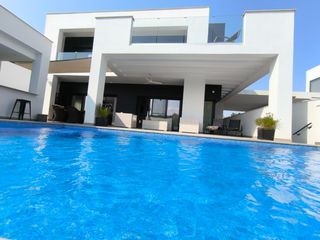 Chalet in Mar Menor golf. Te presentamos una exclusiva villa de un total de 291 mâ, ãºnica