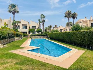 Towny house in Roda. Descubre este magnãfico dãºplex pareado de 2 dormitorios, 1 baão