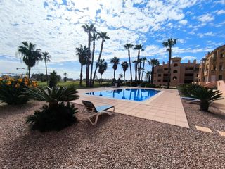 Planta baixa a Las Lomas de Rame-Bahía Bella. Este apartamento en planta baja de 2 dormitorios y 2 baãos, comp
