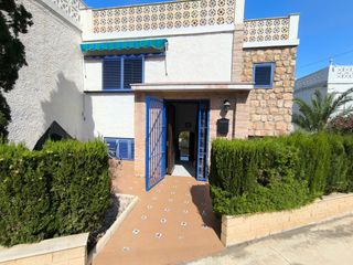 Maison jumelée à Cabo Cervera. Chalet adosado en residencial tranquilo en la zona de cabo cerve