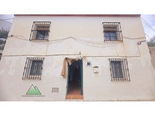 Semi detached house  Calle alamos. Oportunidad en la alta axarquía!