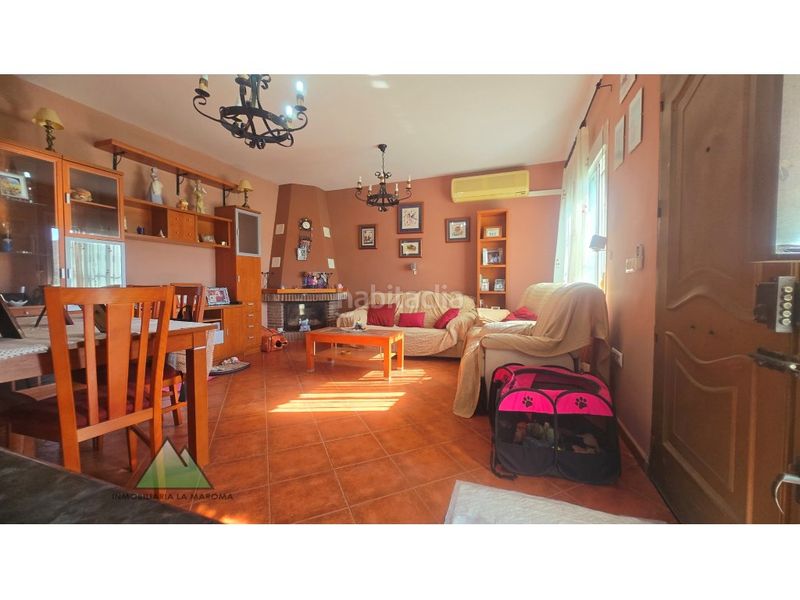 Foto ad82eff9-176f-45c9-b577-179e095ca3c0. Casa amb aparcament a Alcaucín