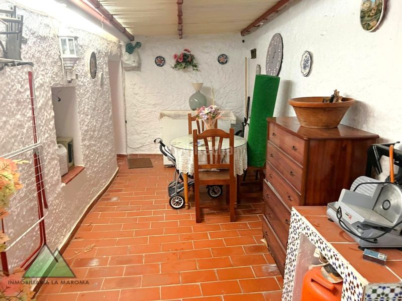 Foto ea575cc0-45a3-4103-a705-b570391d08cd. Masia amb aparcament a Periana