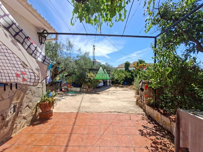 Foto 1eff440f-0e7d-4969-8a7b-0e930be24e9e. Masia amb aparcament a Periana
