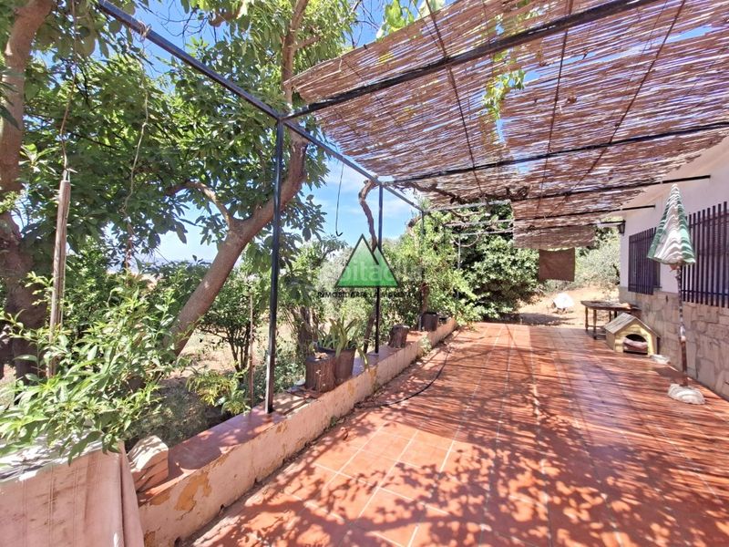 Foto e7d0ec31-33d8-44e8-89da-694e56cbd162. Masia amb aparcament a Periana