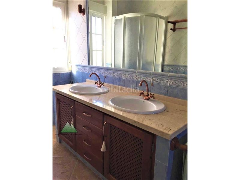 Foto 5f48ddcc-dacc-4ab2-b7c0-e9b12da44eed. Casa amb aparcament a Periana