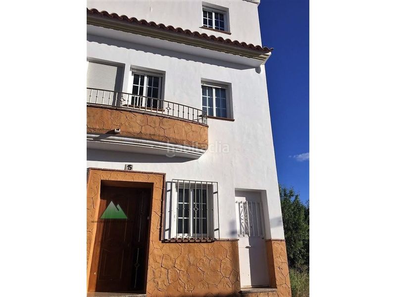 Foto cf3c7144-124b-43b0-9f62-35cc136694d3. Casa amb aparcament a Periana