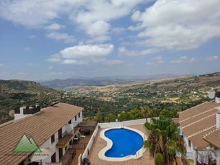 Appartement  Urbanizacion purifaleja. Ático en alcaucín con terraza y vistas a la piscina