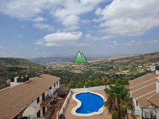 Pis  Urbanizacion purifaleja. Ático en alcaucín con terraza y vistas a la piscina