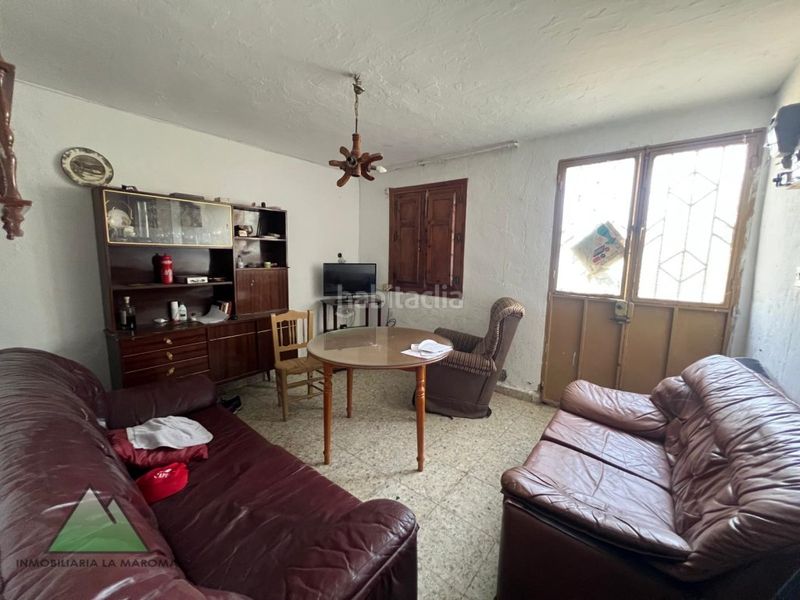 Foto a666f81f-7ff7-4ae4-8965-25dd4ab7a651. Casa amb aparcament a Loja