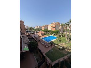 Appartement  Calle osa mayor. Acogedora vivienda de 3 dormitorios con amplia terraza en mezqui