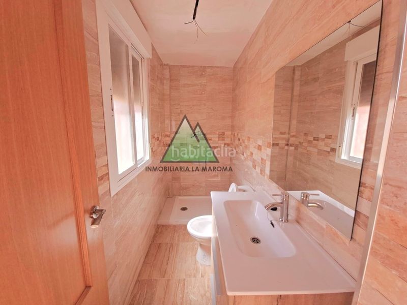 Foto 163a8039-cec1-445e-a370-5c2e506413bc. Casa adossada amb aparcament a Loja