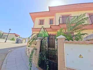Semi detached house  Barrio cuesta la palma (cp). Casa adosada de 186 m con porche y balcón en cuesta la palma, lo